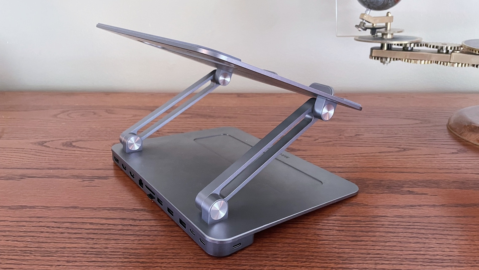 Maotoam Pro review: Brilliant laptop/tablet stand and 13-in-1 USB