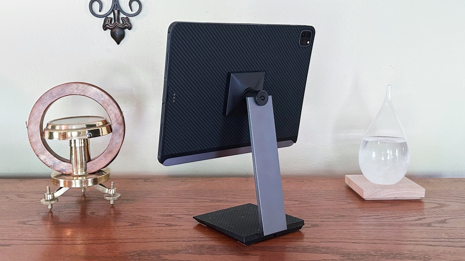 Pitaka MagEZ Case Pro, MagEZ Charging Stand review: iPad wireless