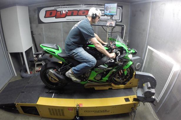 2016 Kawasaki Ninja ZX-10R DYNO TEST Video Review | Cycle World