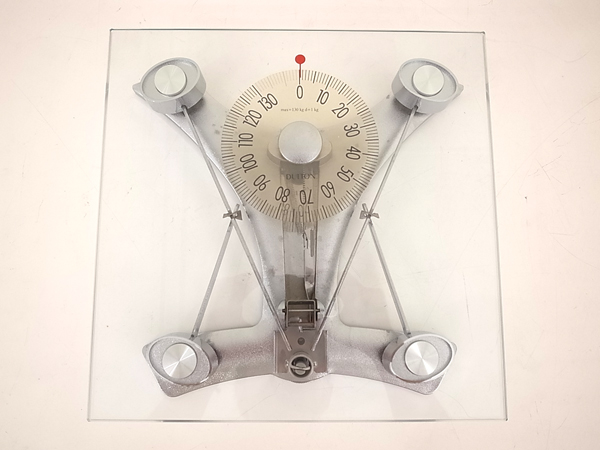 測る」を超えて、「飾る」。DULTONのレトロ体重計で 測る」を超えて