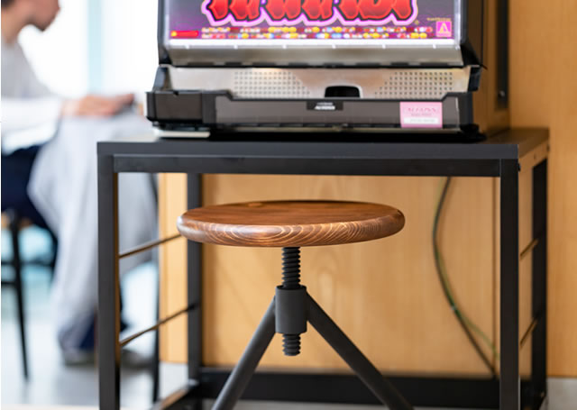 アイアンスタンド あなたに快適なプレイと便利さを。 ホームスロット