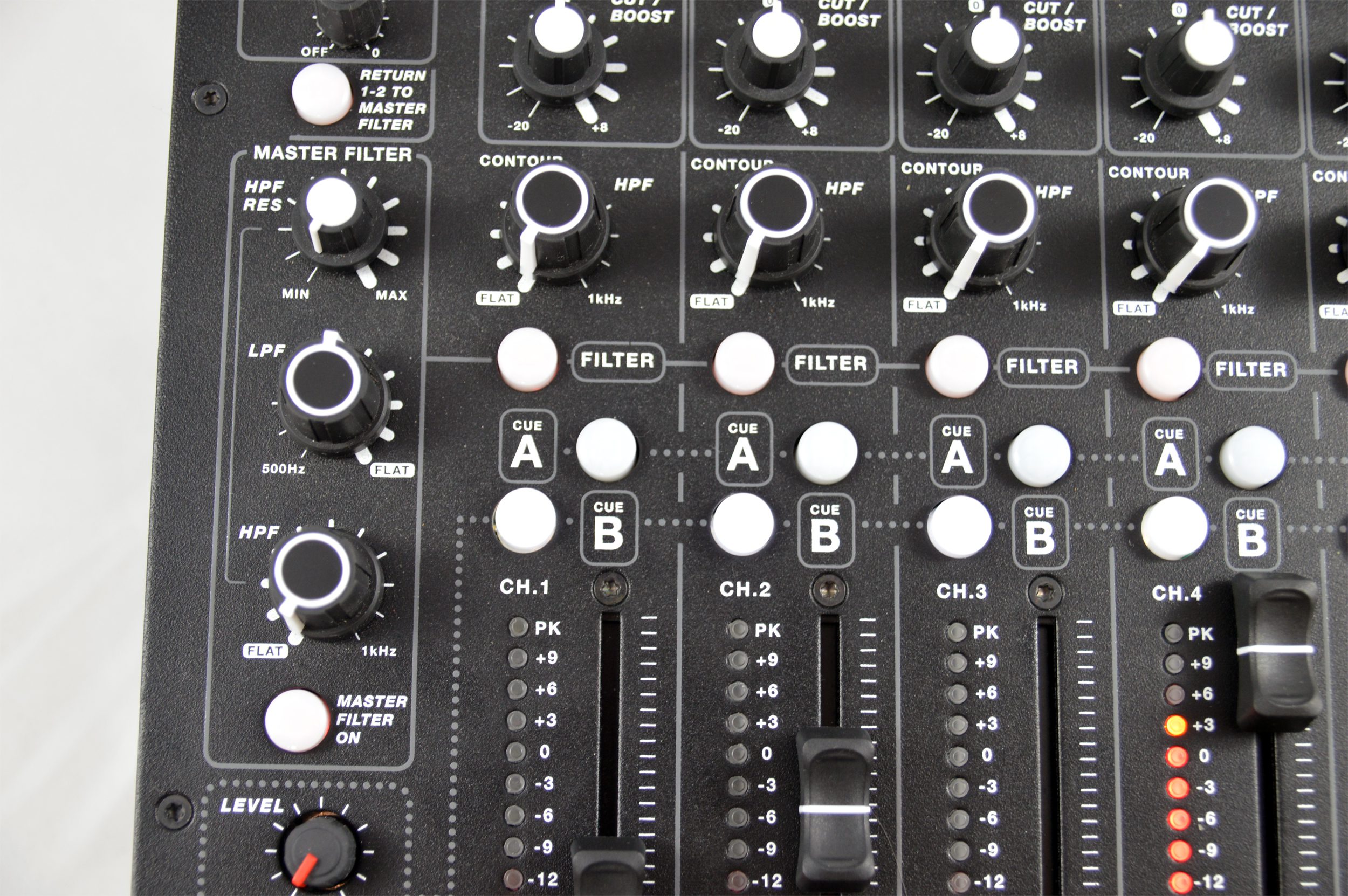 Test: PLAYdifferently Model 1, DJ-Mixer - AMAZONA.de