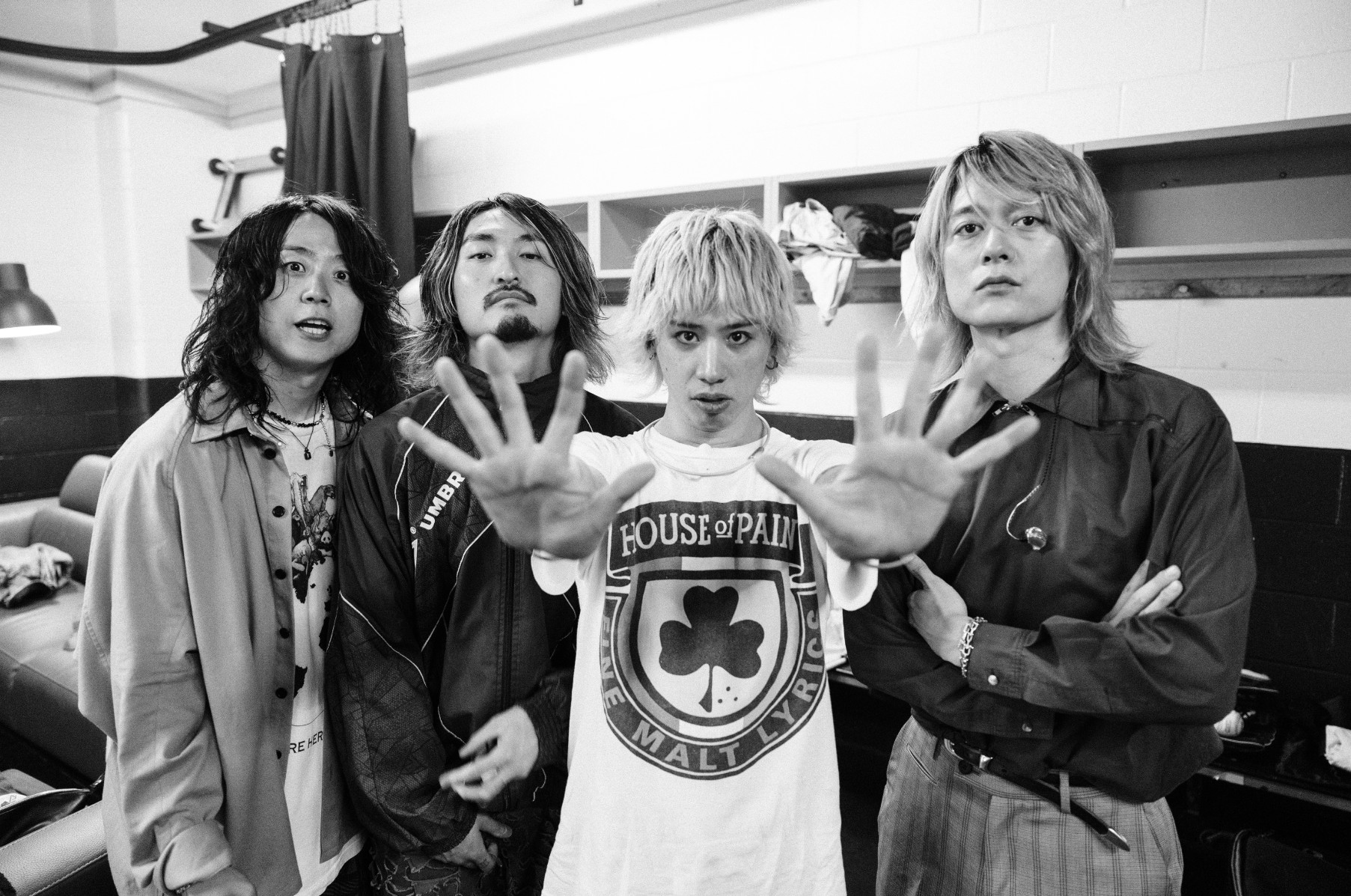 ONE-OK-ROCK-Photo-by-Jese-