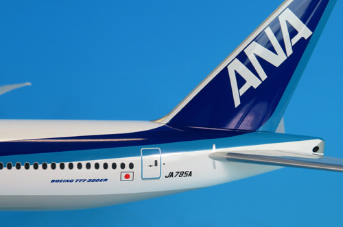 NH20167 1：200 BOEING 777-300ER JA795A スナップフィットモデル