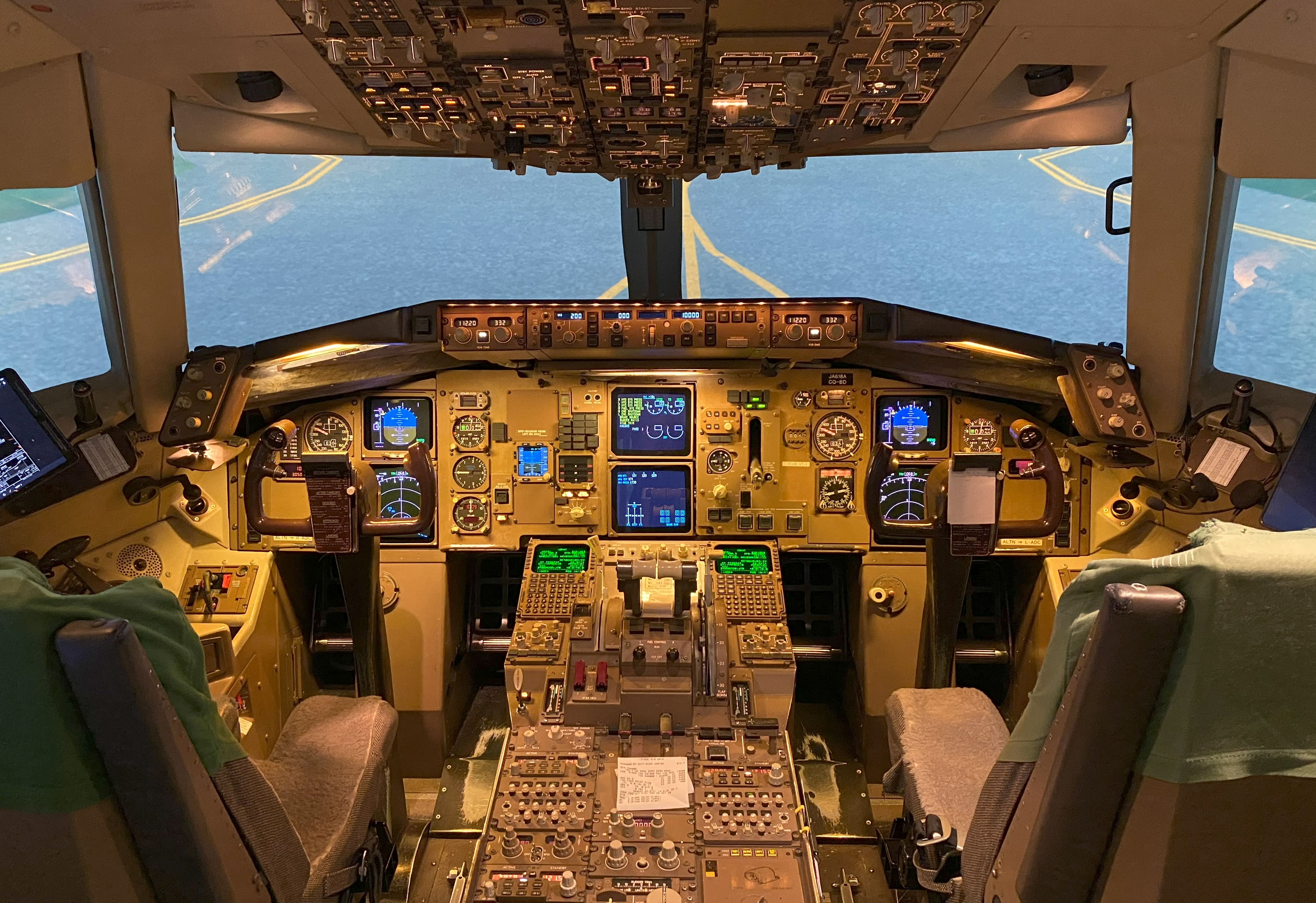 アナログなCockpit | ANA ボーイング767就航40周年記念サイト | ANA