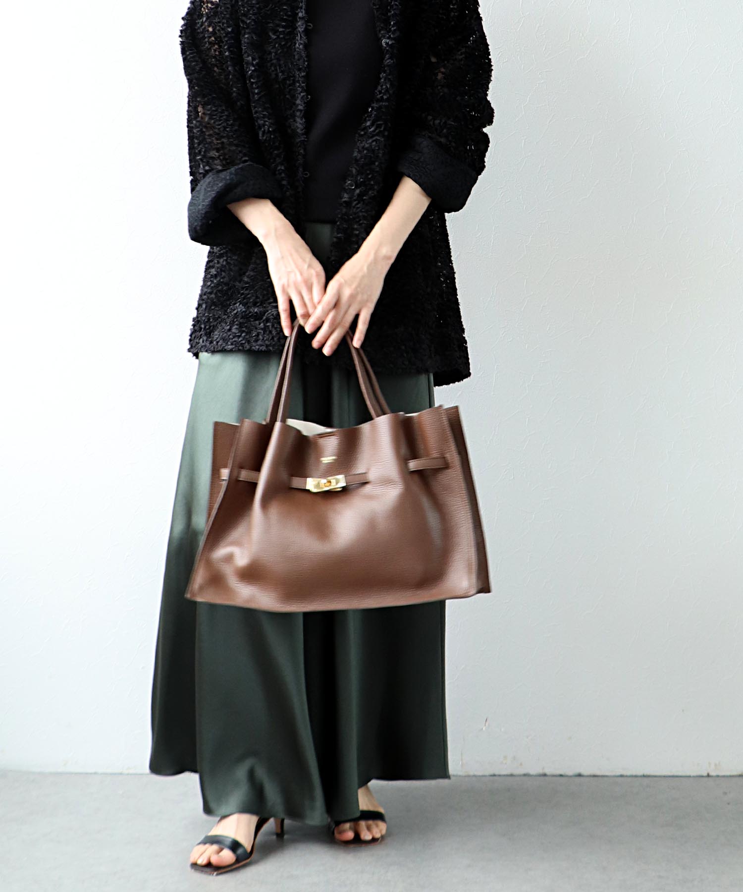 Wフェイスレザートートバッグ L【VIOLAd'ORO/ヴィオラドーロ】 | AND