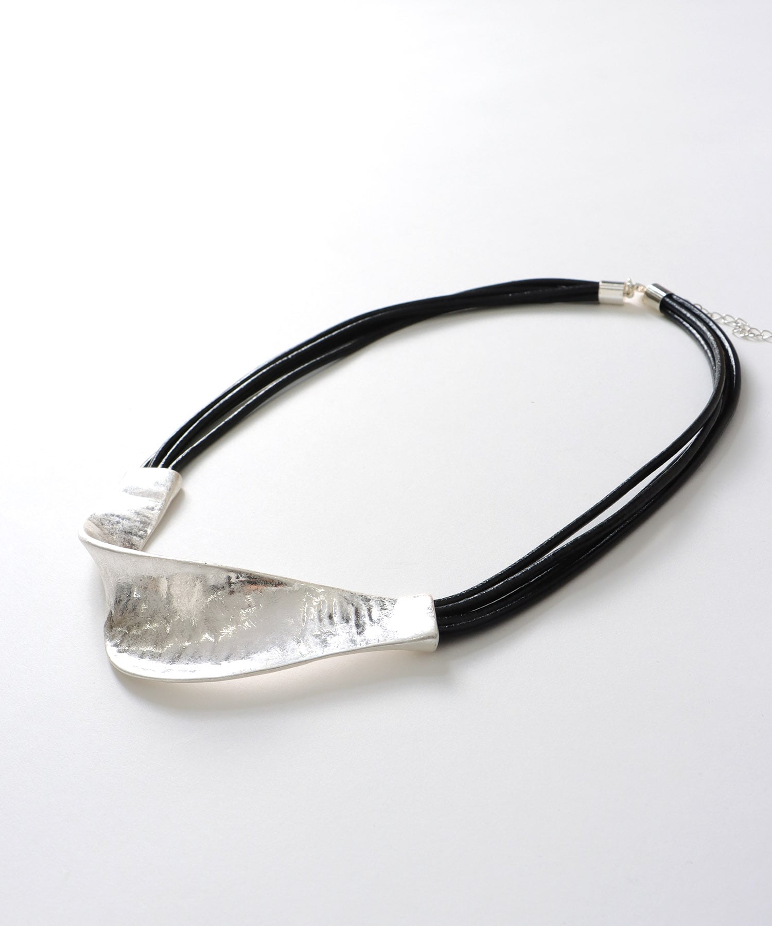 捻りメタル革紐ネックレス | AND ON JIONE STORE（アンドオン）ジオン