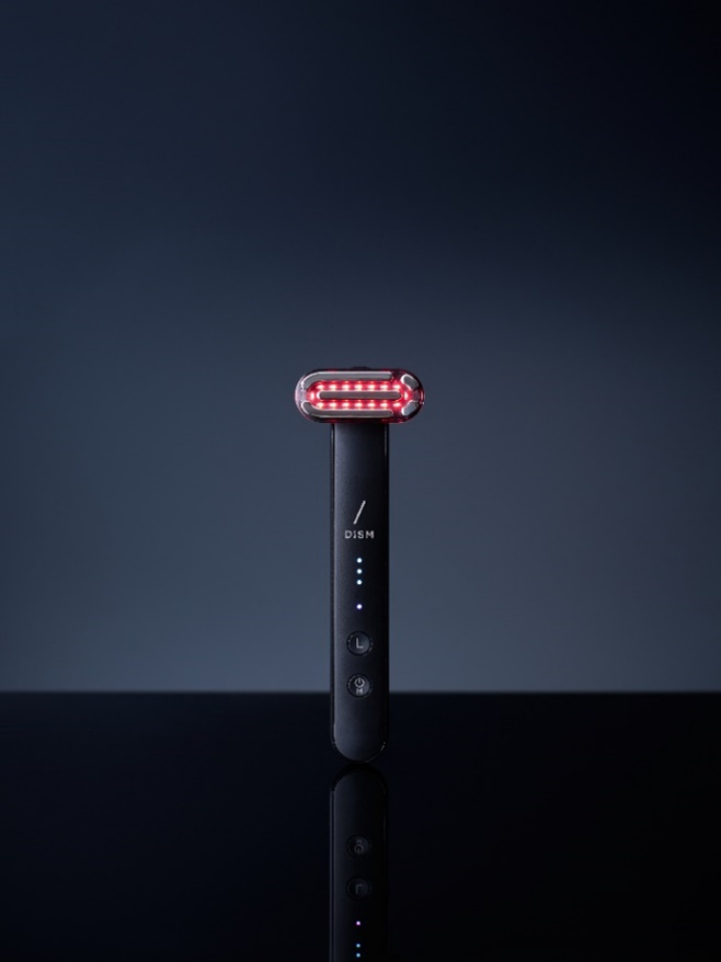 スキンケアブランド「DISM」より 初の美容家電「ディズム EMS EER