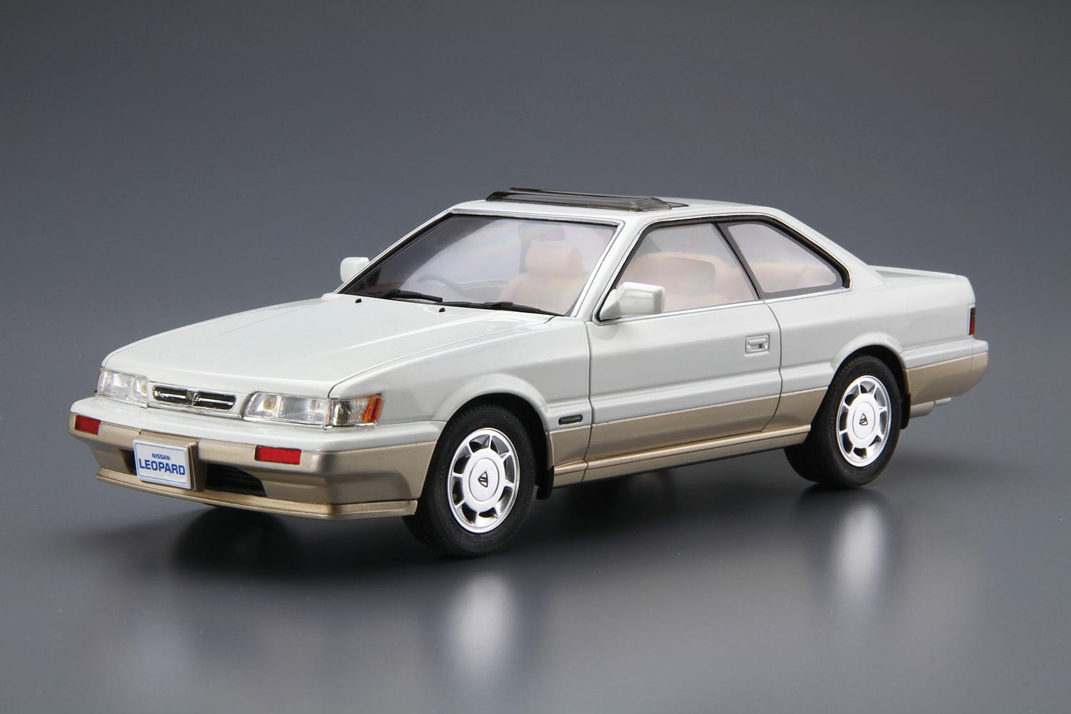 1/24 ニッサン UF31 レパード アルティマ V30ツインカムターボ '90