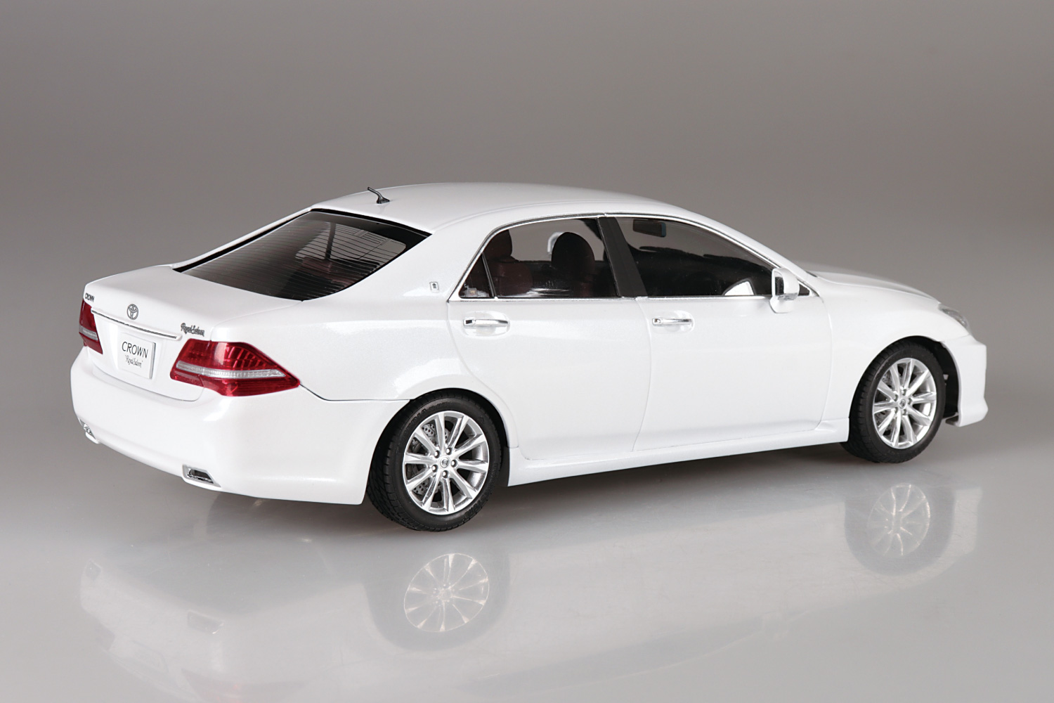 1/24 トヨタ GRS202 クラウン ロイヤルサルーン '08/'10｜株式会社