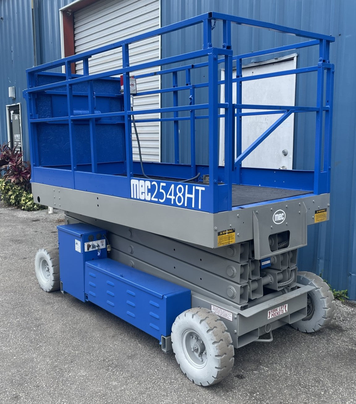 AAA Forklifts - MEC Hite-Master 2548 25' Electric Scissor Lift Man