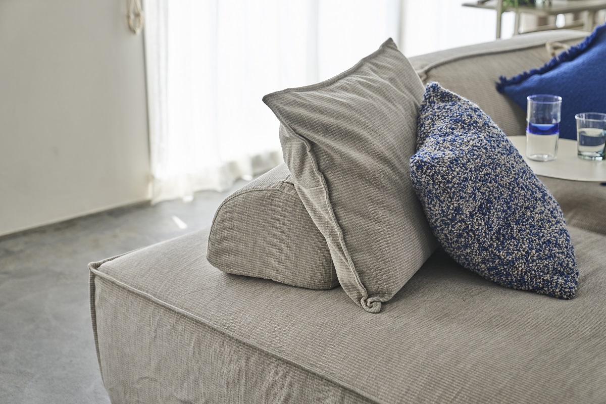 ふんわりもっちり、包み込まれるような座り心地のソファ「MITON