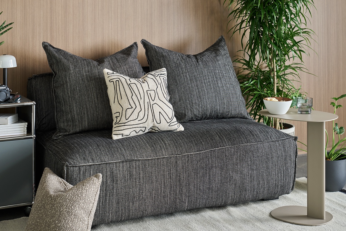 ふんわりもっちり、包み込まれるような座り心地のソファ「MITON