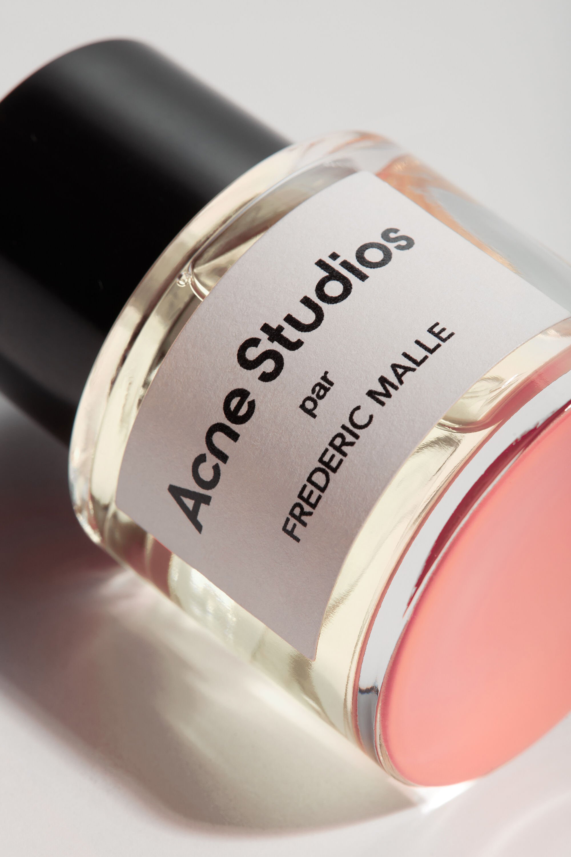 Acne Studios - Acne Studios par FREDERIC MALLE by Suzy Le Helley