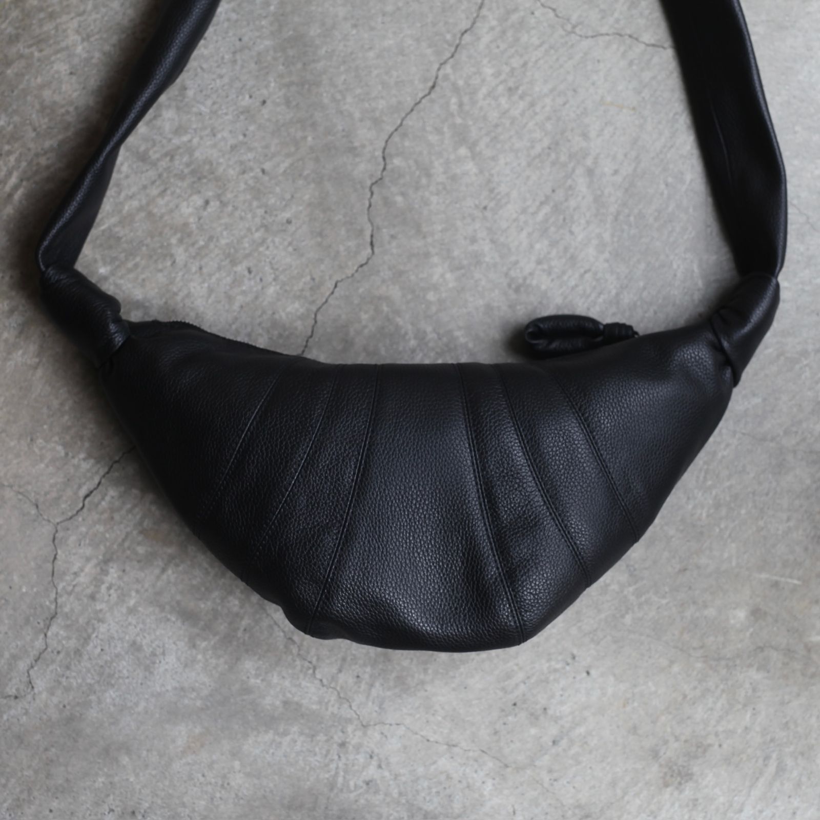 LEMAIRE - 【残りわずか】Small Croissant Bag(COW LEATHER) | ACRMTSM