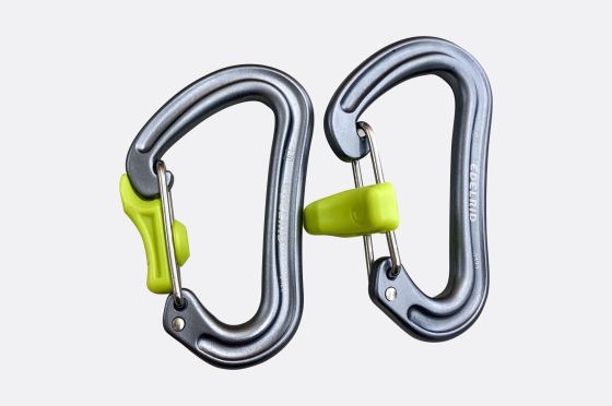 カラビナ（ハーネス用） | ハーネスアクセサリー | パラグライダー輸入