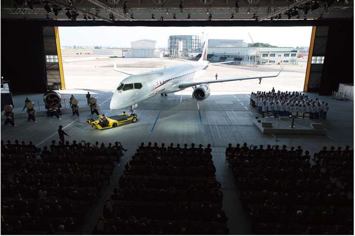 MRJ ロールアウト ～ Flying into the future ～ | 一般財団法人