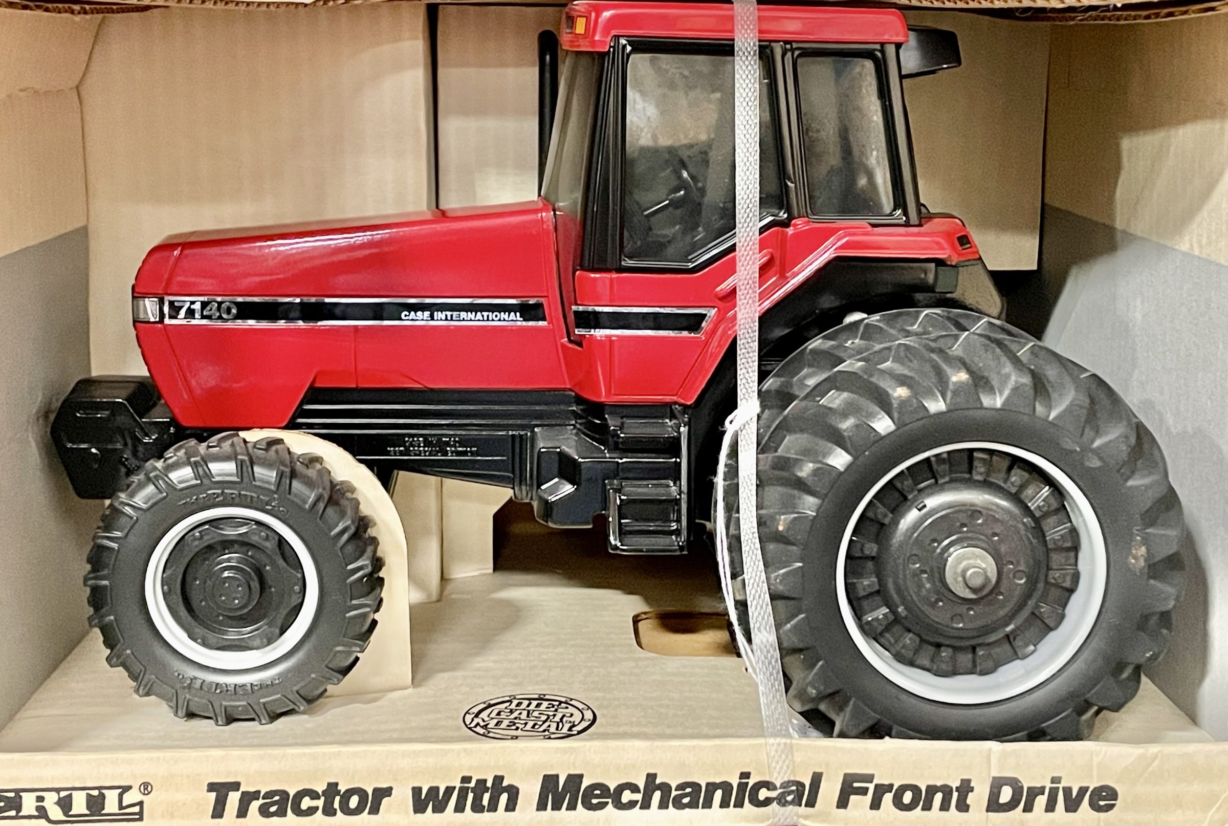 Case IH Magnum 7140 トラクター模型 1/16スケールモデル IMG_E51501.jpg