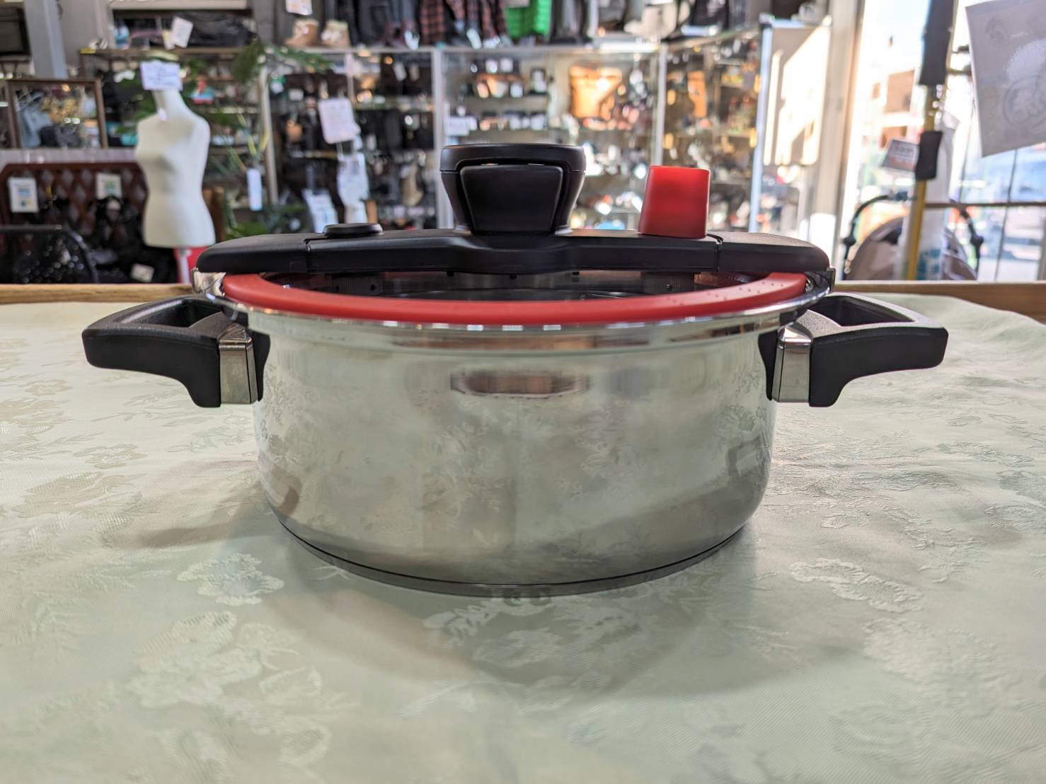 MEYER マイヤー クイッカークッキング 低圧力鍋 24cmを店頭にて販売中