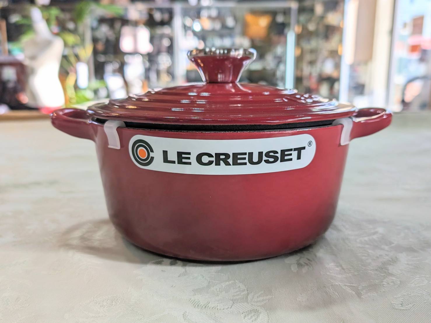 Le Creuset ル・クルーゼ ココット・ロンド 18cmを店頭にて販売中です