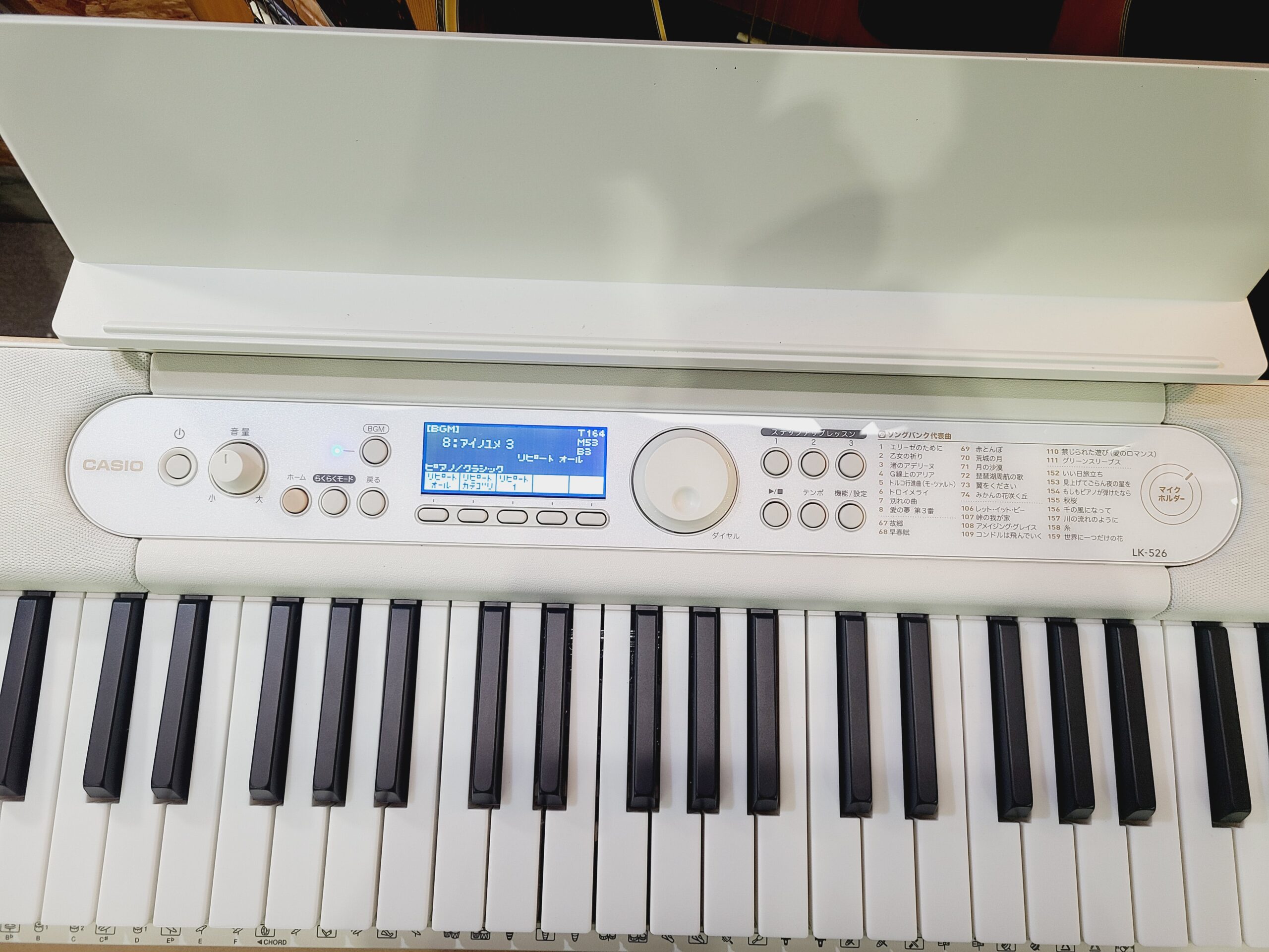 CASIO LK-526 光ナビゲーションキーボード 61鍵 ホワイト CASIO LK-526