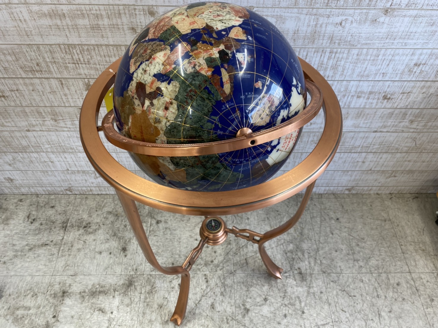 リサイクルショップ江戸川区・地球は青かった 天然石地球儀置物入荷