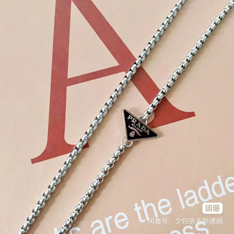 Prada プラダブランドairpods pro2/3イヤリングハンギングチェーン