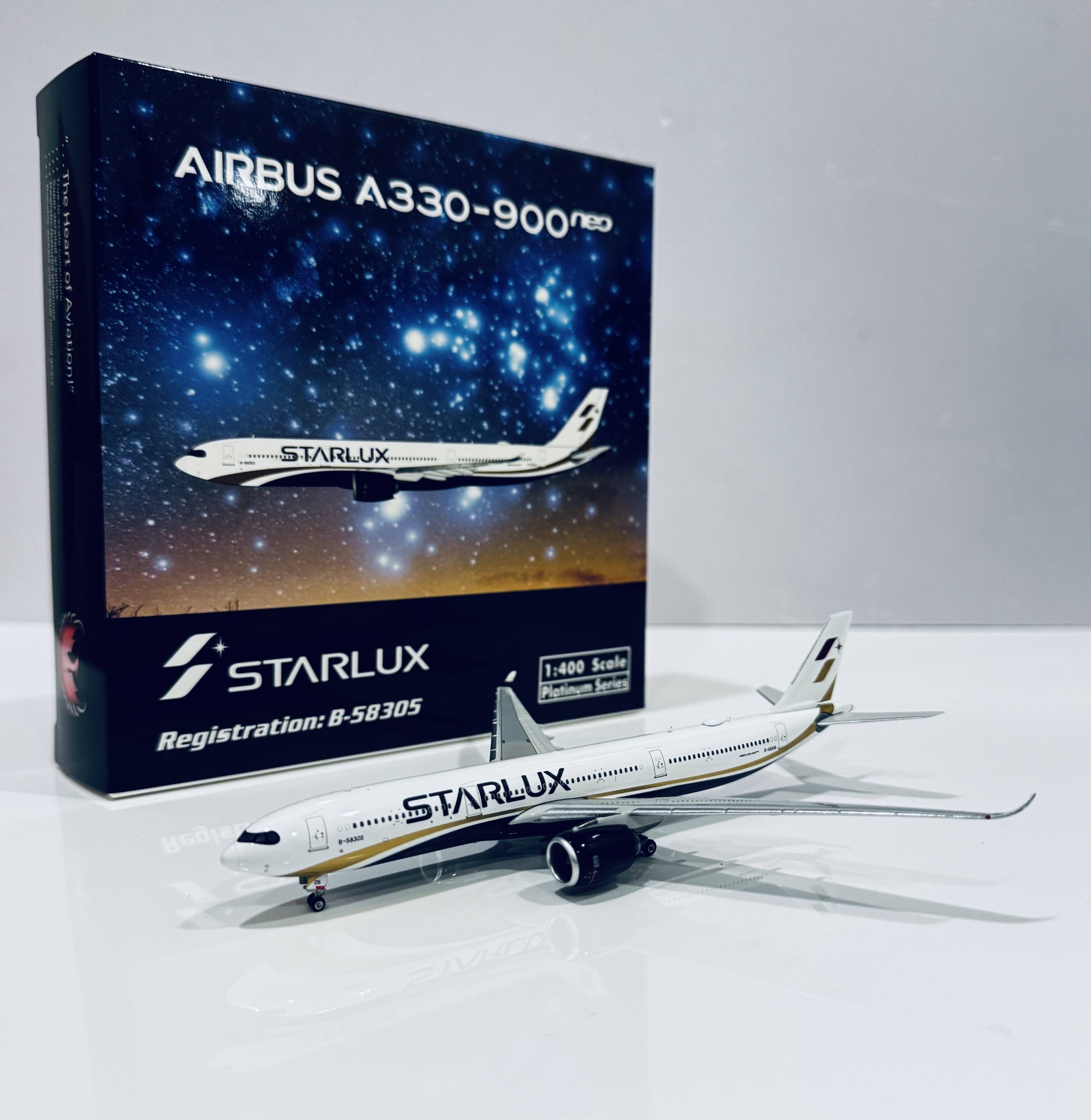 PH11928 Starlux A330-900neo B-58305 – Airplane Model SG