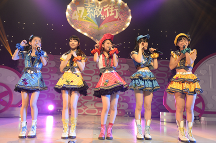 全国ツアー兵庫県公演に約2000人動員！ モノマネ披露などMCでも魅せ