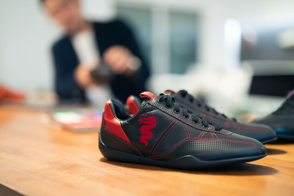 日本のクラフトマンシップと、欧州の皮革文化が融合。 「唯一無二の