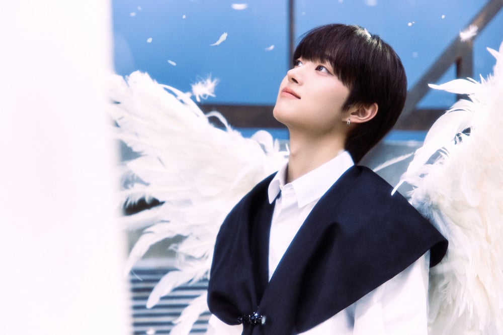 &TEAM reveals their wings in the new concept teasers for the first