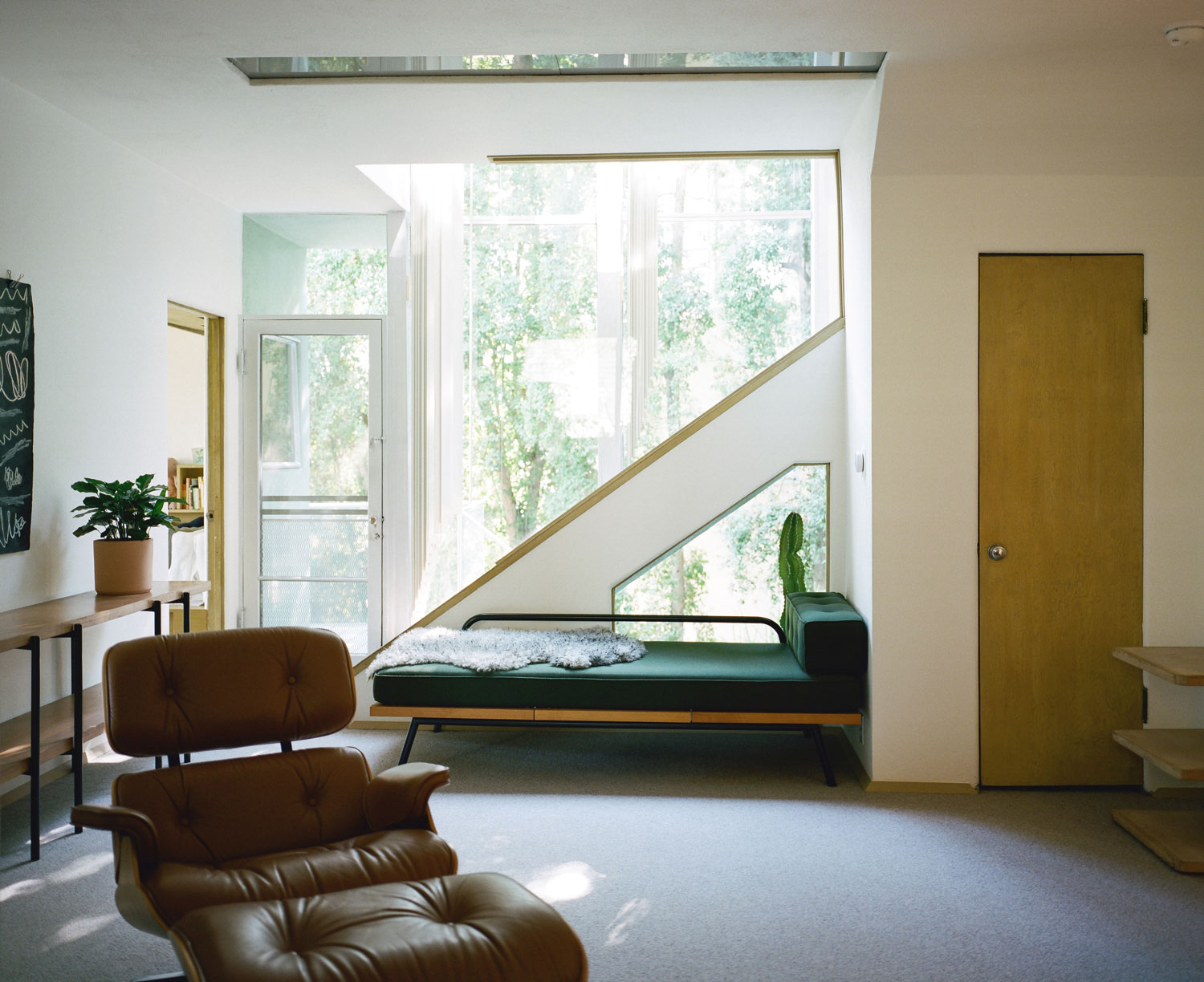 The Walker House, by architect RM Schindler