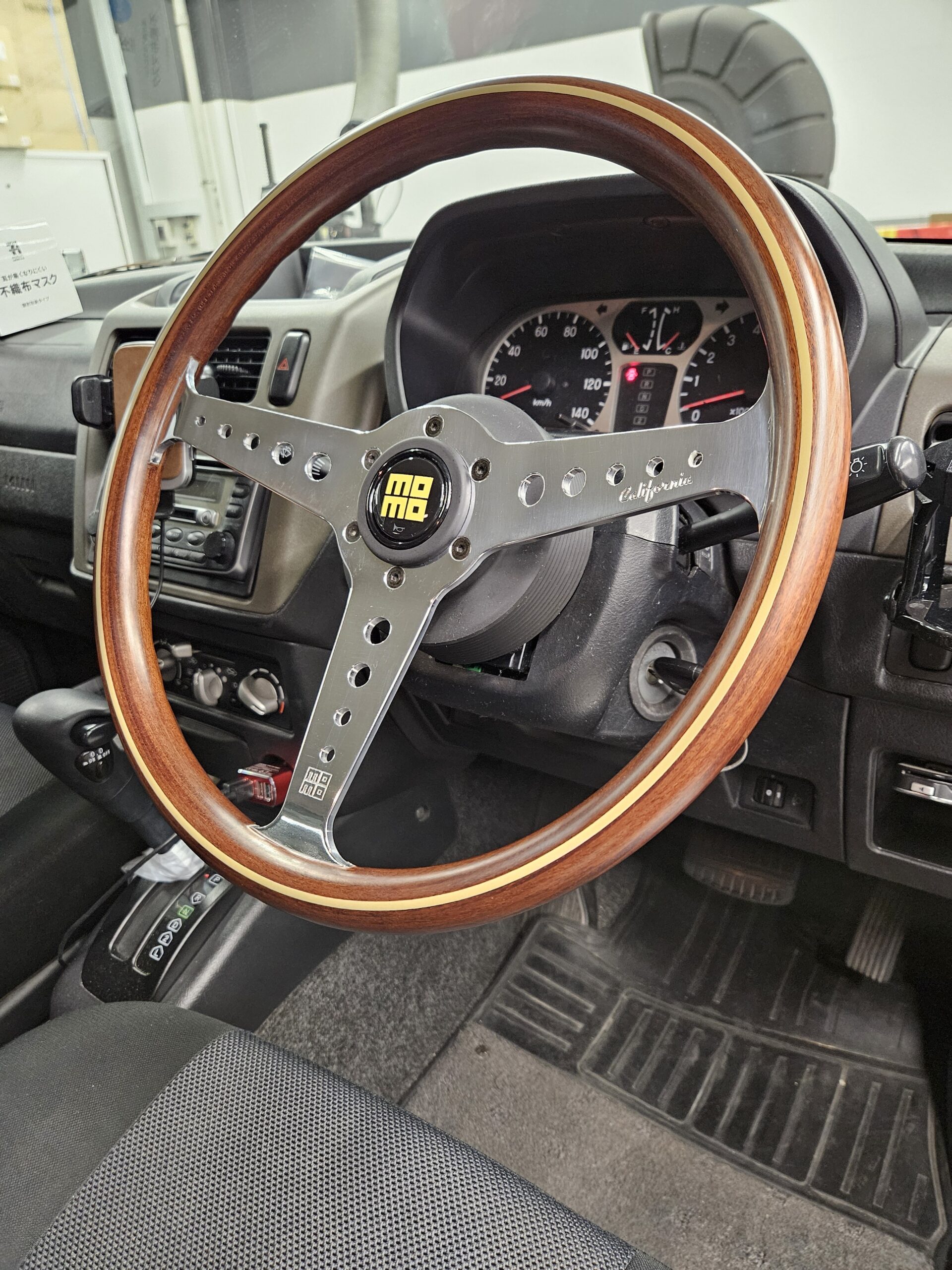 パジェロミニ × MOMO CALIFORNIA WOOD | A PIT AUTOBACS