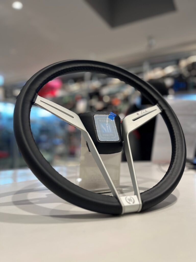 NARDI（ナルディ）のステアリング ノバンテシモ 入荷いたしました