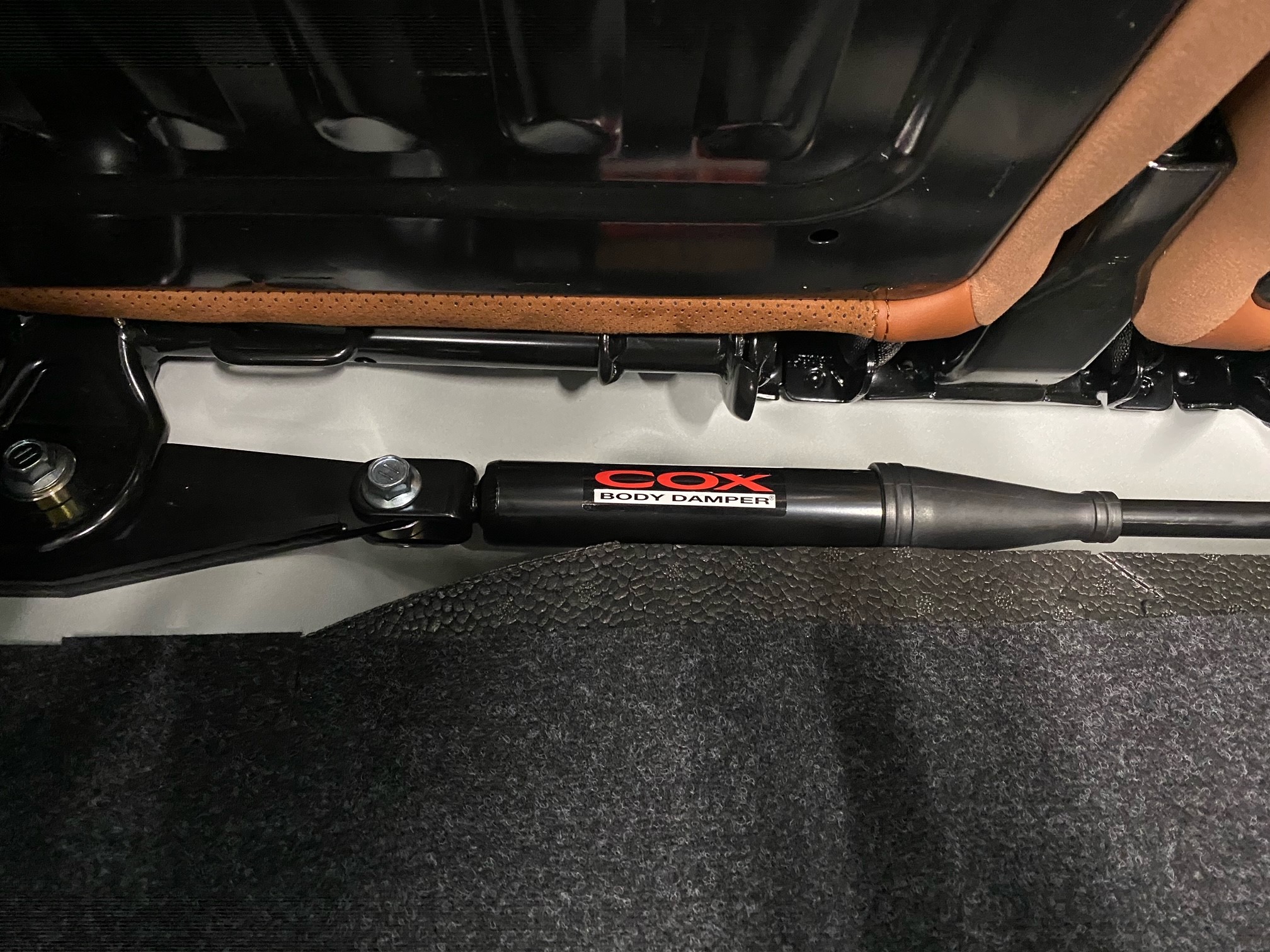 アバルト595にCOXボディダンパー取付しました。 | A PIT AUTOBACS