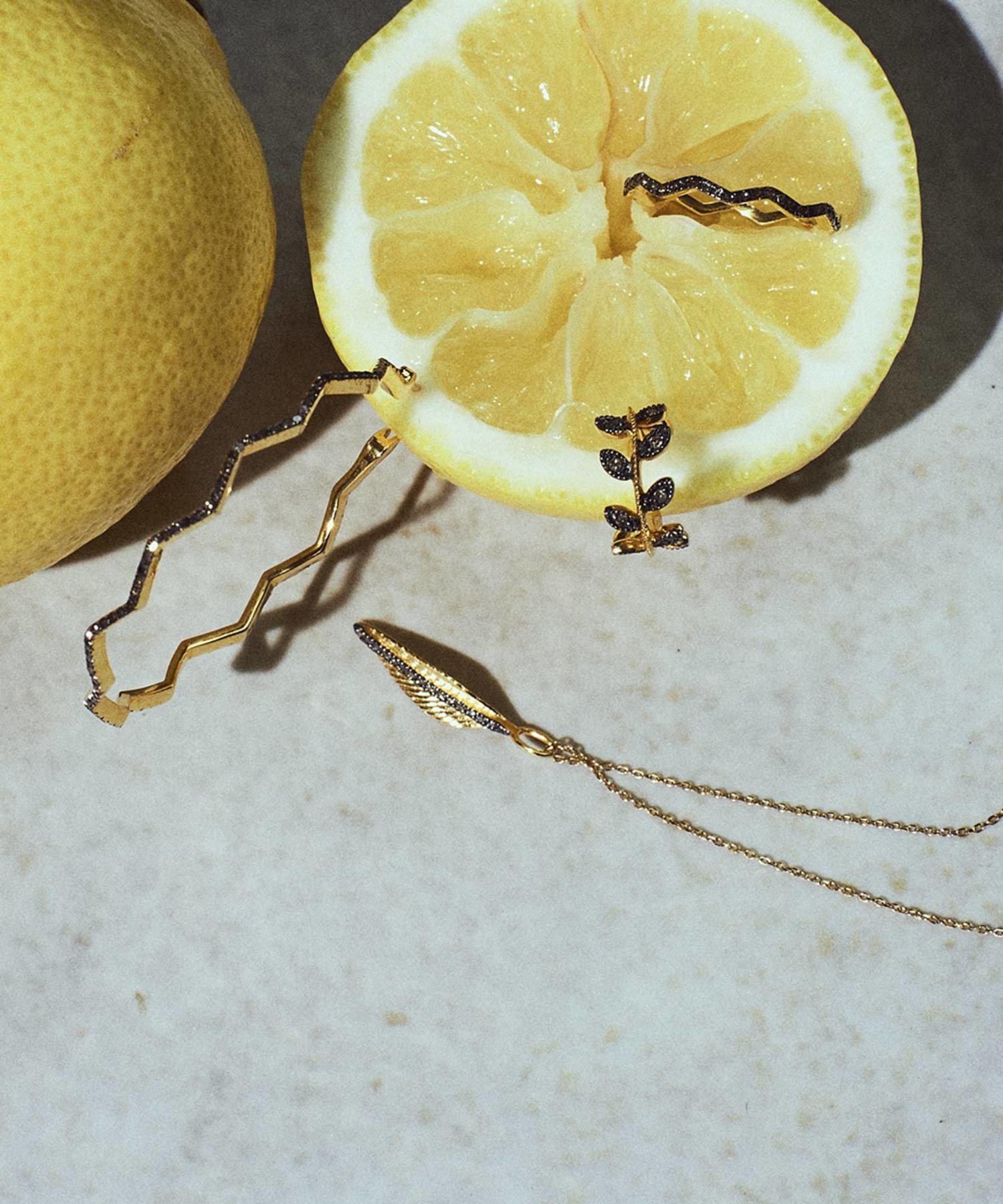 citronnier] leaves pave diamonds mini hoop pierced earring｜ARTIDA