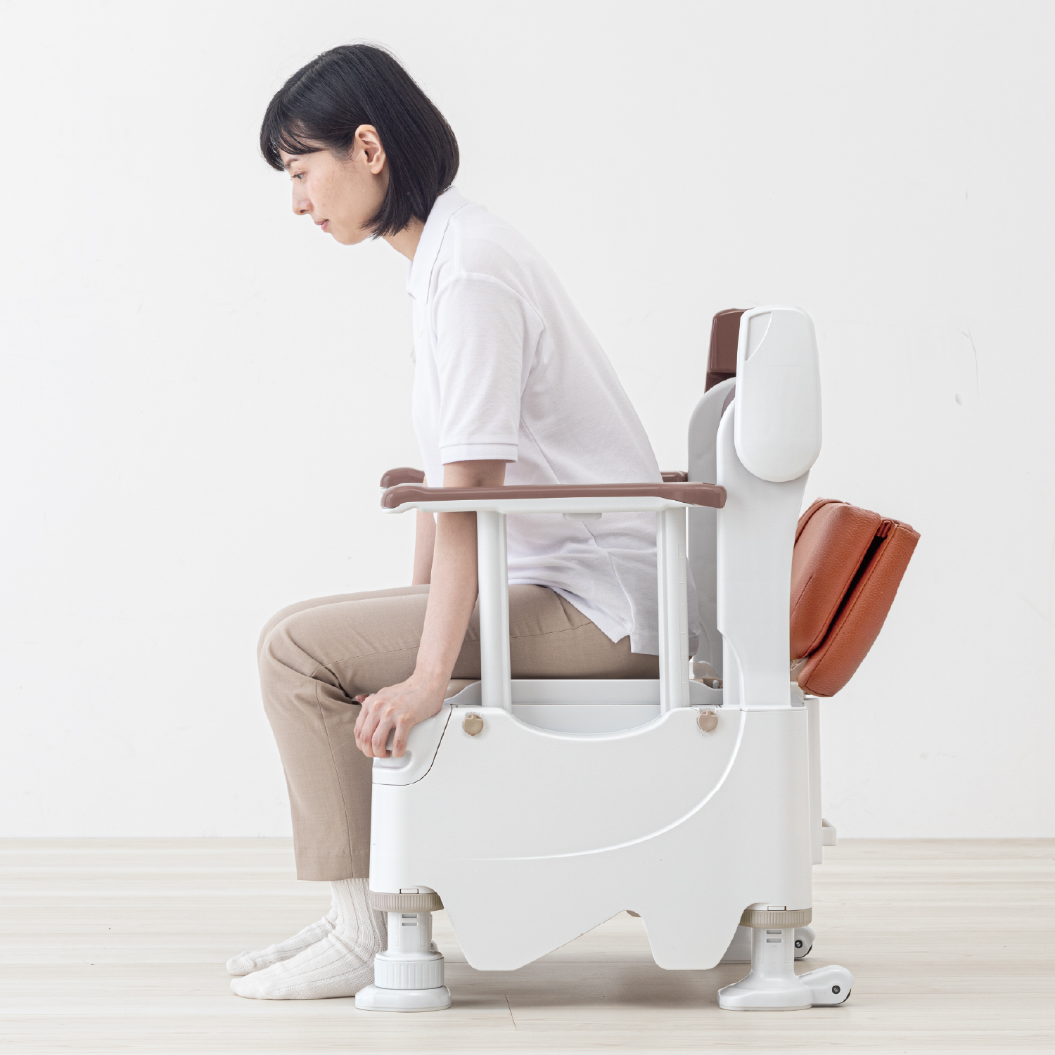 ポータブルトイレ FX-30 座面付 ”らくゾウくん” | 【安寿】の介護用品