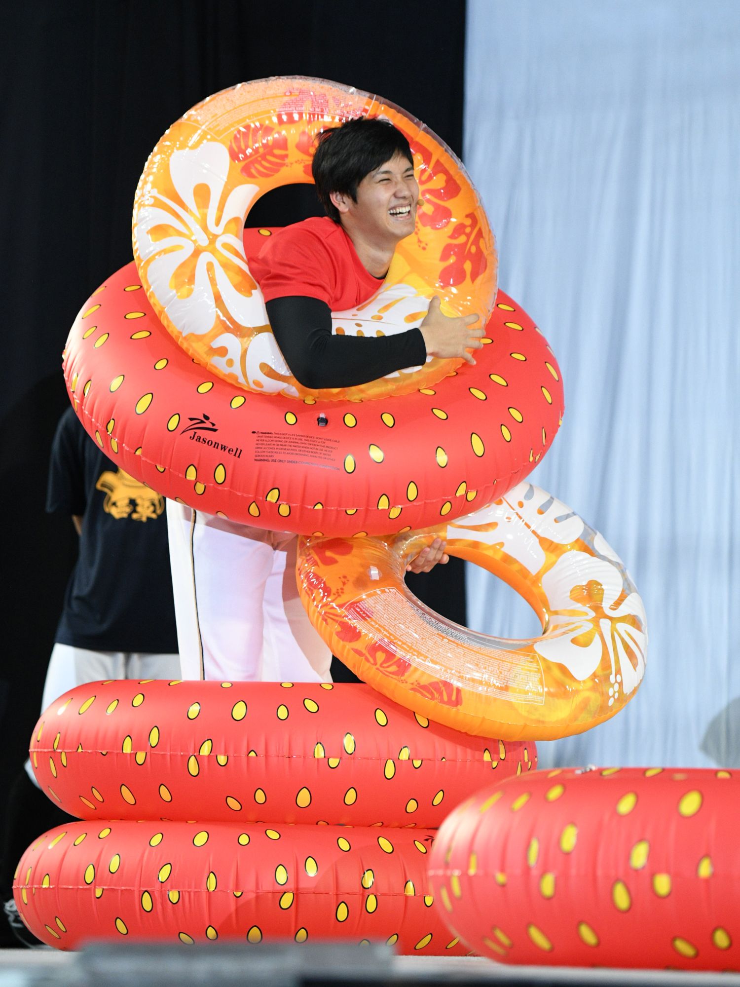 ファンフェスティバルのイベントで笑顔を見せる日本ハムの大谷翔平