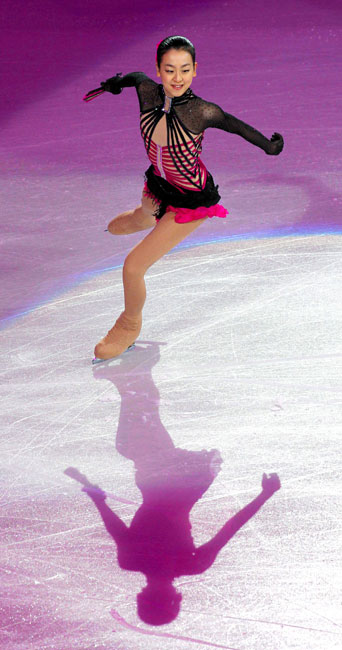 asahi.com（朝日新聞社）：【バンクーバー五輪】エキシビションで演技