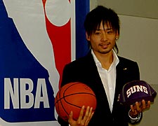 田臥、日本選手初のNBA開幕メンバー入り - asahi.com : スポーツ