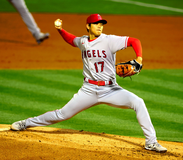 大谷10勝目、2年連続の2桁勝利2桁本塁打 メジャー史上初：朝日新聞