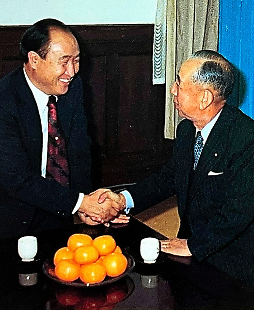 文鮮明氏、自民への働きかけ訴え 旧統一教会創始者の発言録：朝日新聞