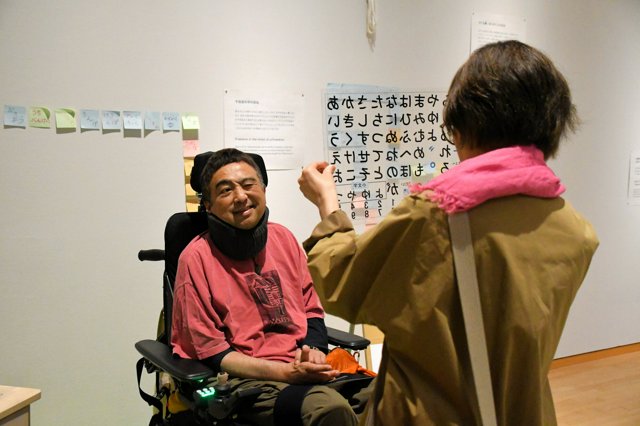 不自由の中の自由」模索する難病のダンサー 参加のグループ展 [東京都