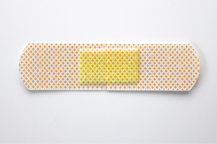 デルガード 救急バン半透明 | 阿蘇製薬株式会社