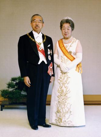 香淳皇后実録」を公開 昭和天皇の后、戦時下に詳述｜静岡新聞DIGITAL