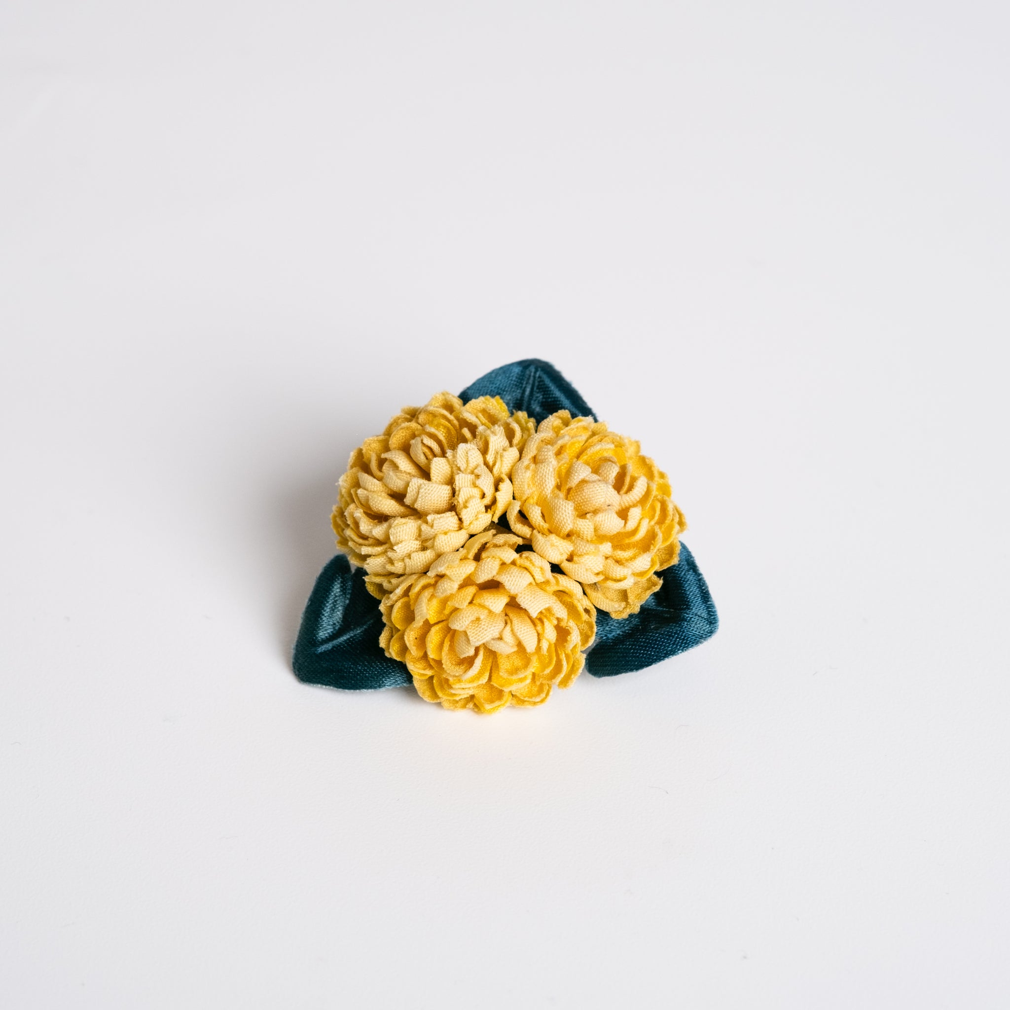 草木染めブローチ 「 鼓草（つづみぐさ） 」 - アトリエシムラ