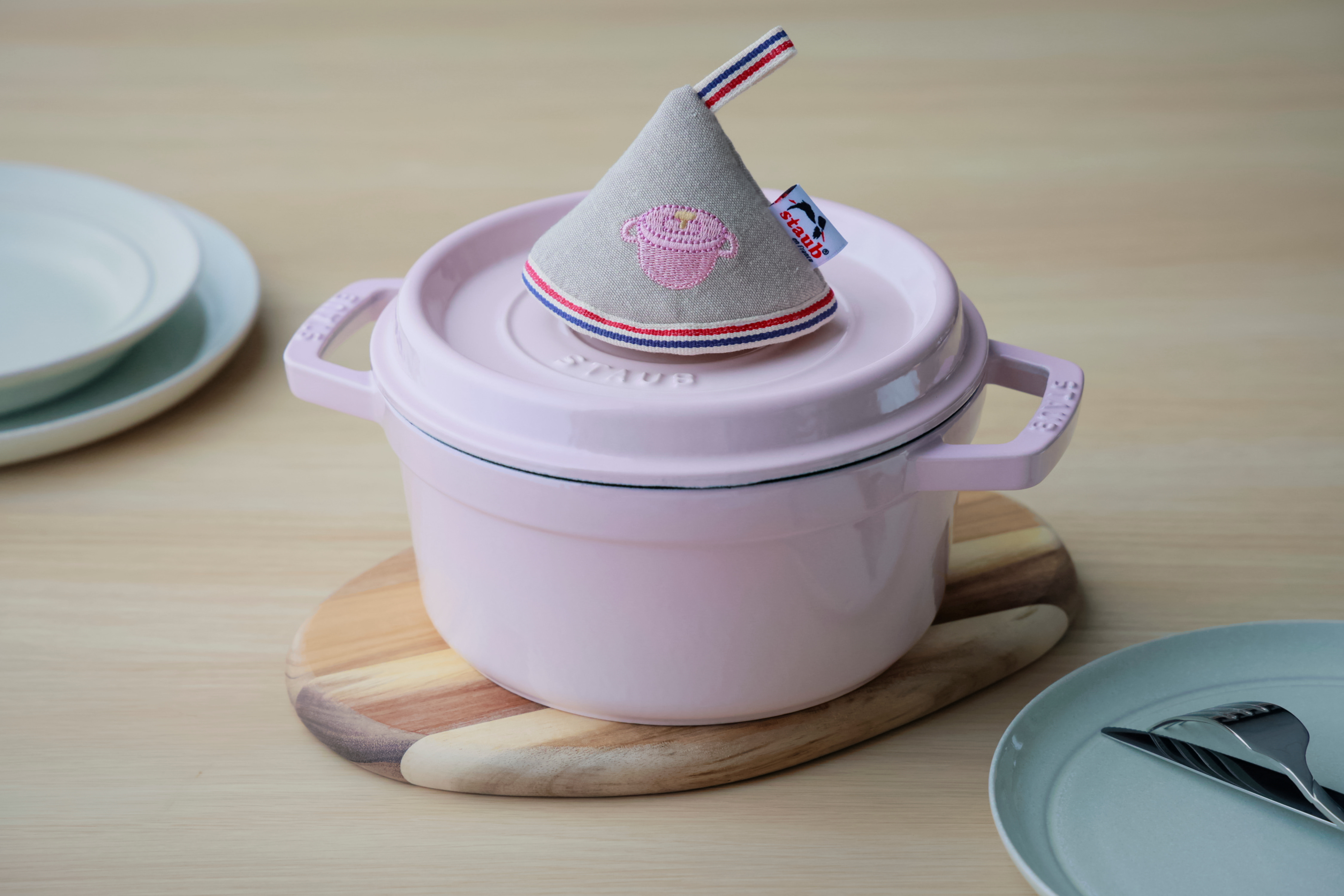 ストウブ ミナペルホネンコラボ 伊勢丹購入 仏鋳物ほうろう鍋ストウブ