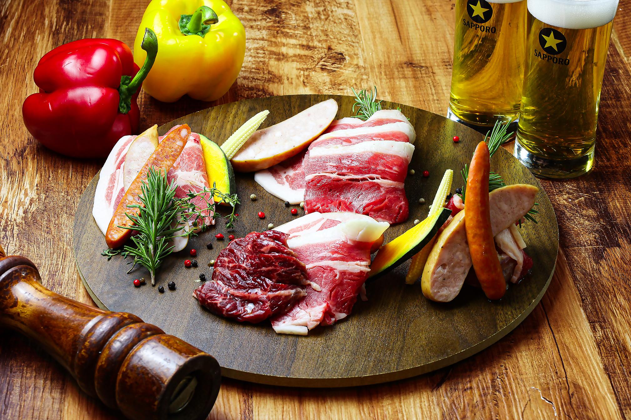 カリッと香ばしいNY人気店のピザと充実のBBQプレートを さいたま新都心