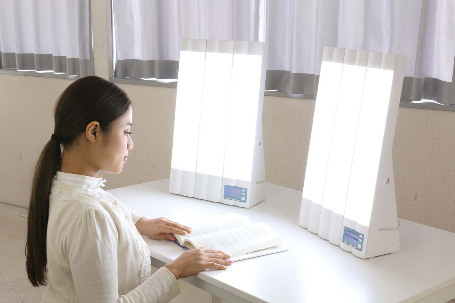 冬季うつ病」好天＆暖冬で遅れ、これから本格化！？ 光療法器具の