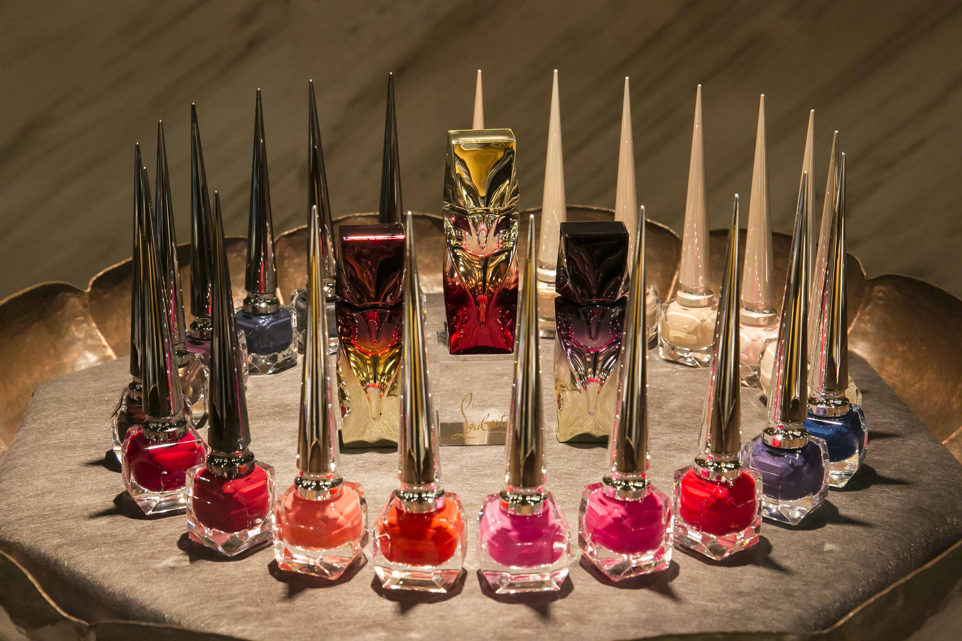 日本で初めて「クリスチャン ルブタン(化粧品)」の ネイルカラー